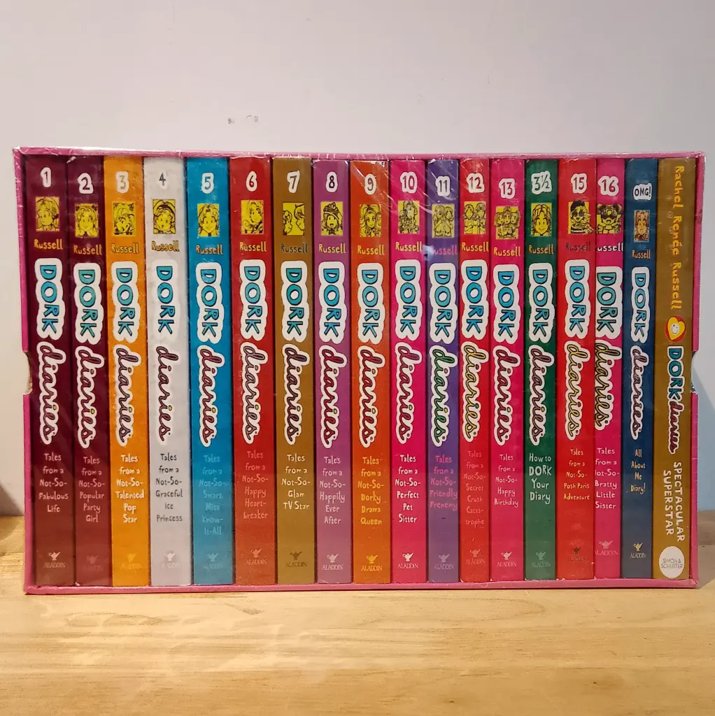 Dork Diaries (18 Books Set)