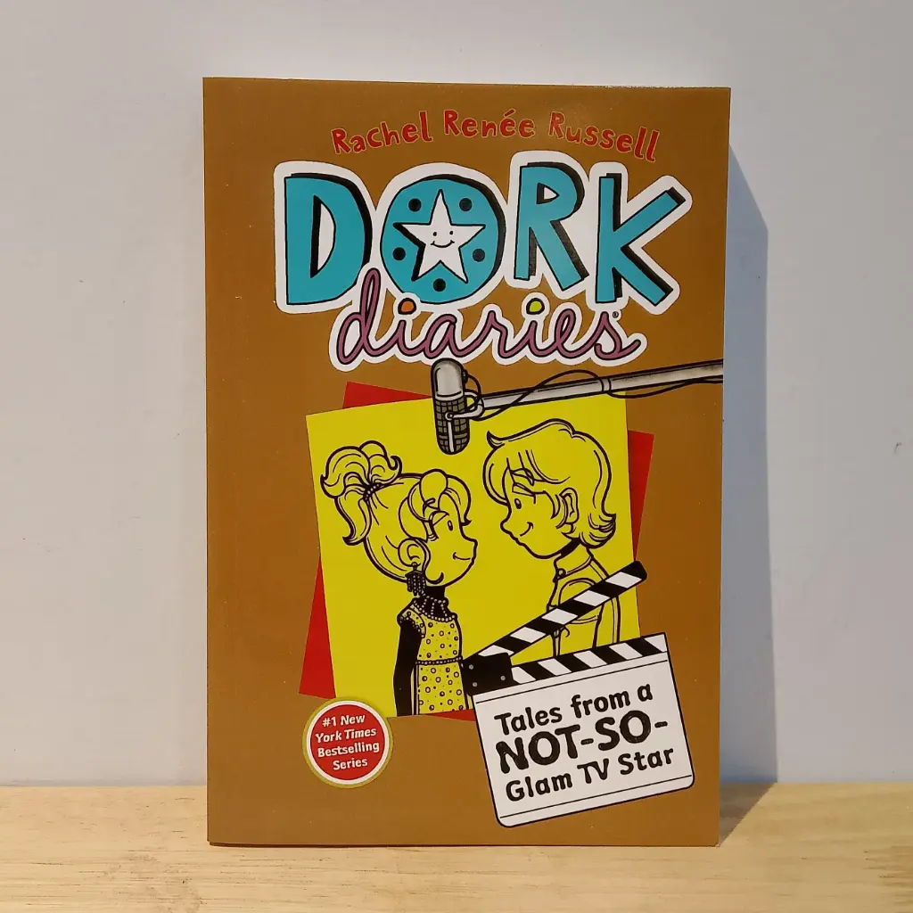 Dork Diaries Book 7 : Tales from a Not-So-Glam TV Star