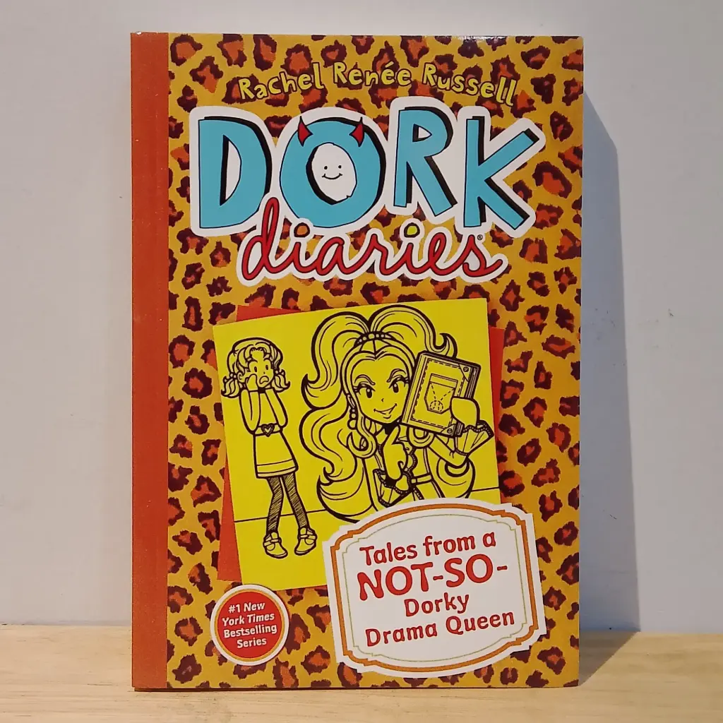 Dork Diaries Book 9 : Tales from a Not-So-Dorky Drama Queen