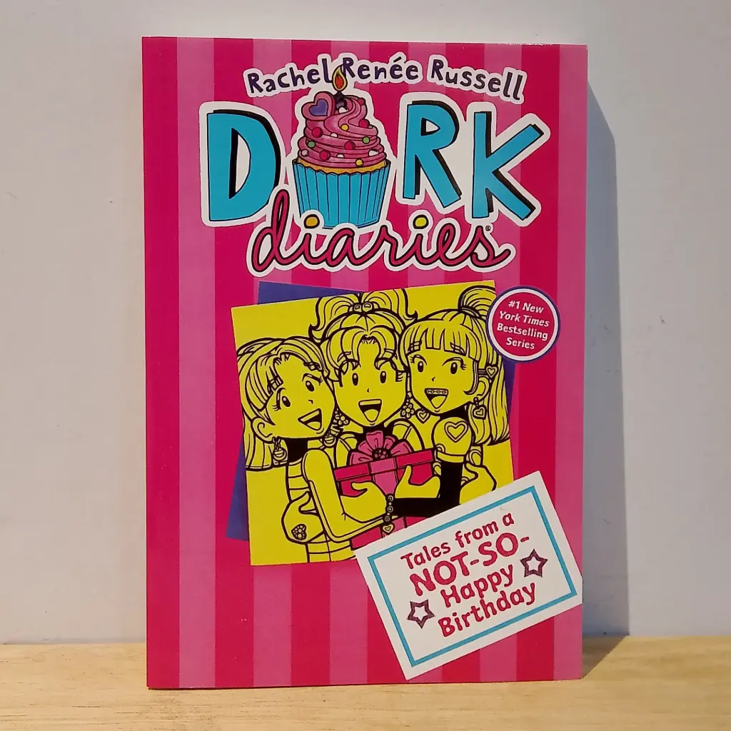 Dork Diaries Book 13 : Tales from a Not-So-Happy Birthday