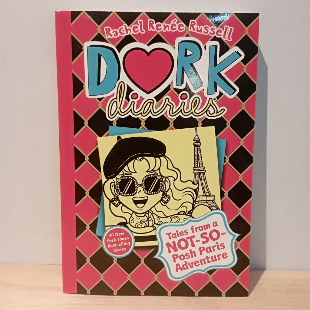 Dork Diaries Book 15 : Tales from a Not-So-Posh Paris Adventure