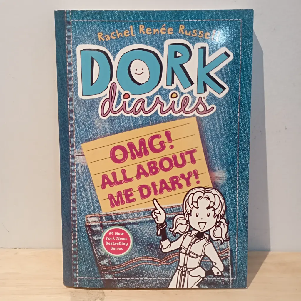  Dork Diaries Book : OMG! All About Me Diary!