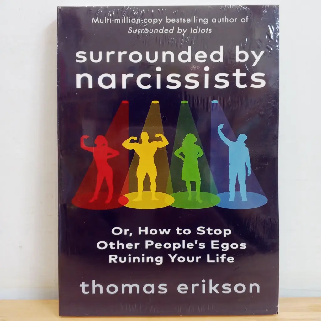 Surrounded by Narcissists: Or, How to Stop Other People's Egos Ruining Your Life (Imported Reprint)