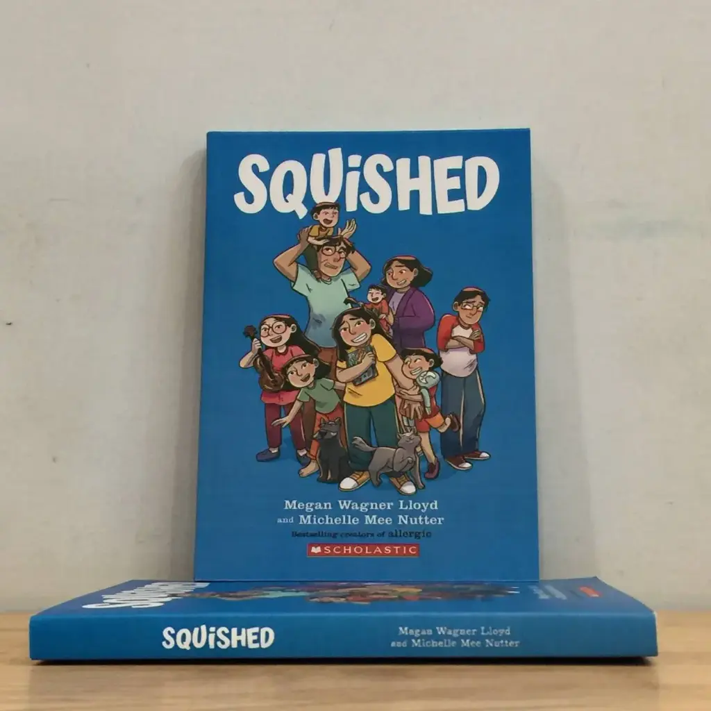 Squished (Graphic Novel) - Megan Wagner Lloyd & Michelle Mee Nutter