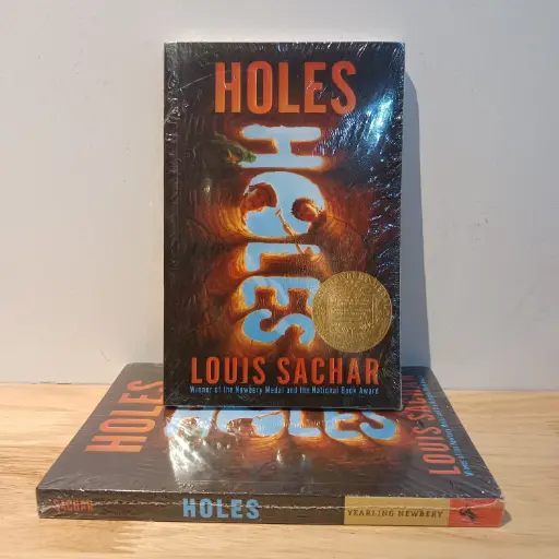 [FC0001] Holes - Louis Sachar (Imported Reprint)