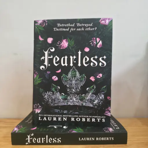[LP0327] Fearless (Powerless - 03) - Lauren Roberts