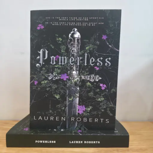 [LP0326] Powerless (Powerless - 01) - Lauren Roberts